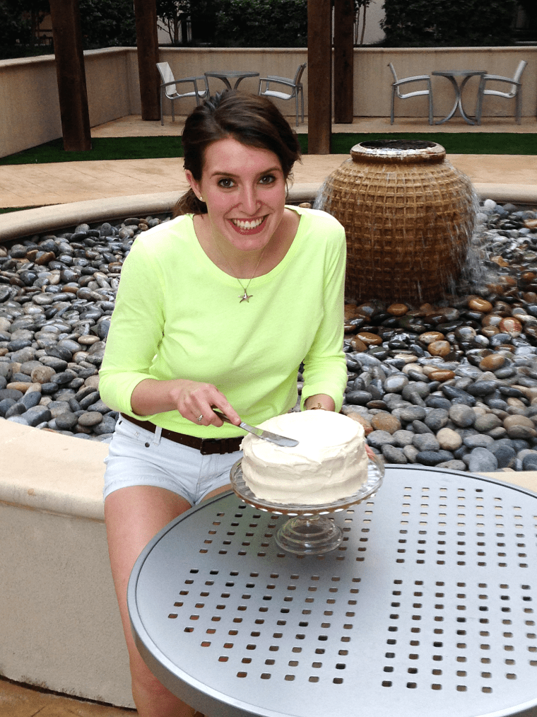 Buttercream Frosting - frosting the cake outside (2)