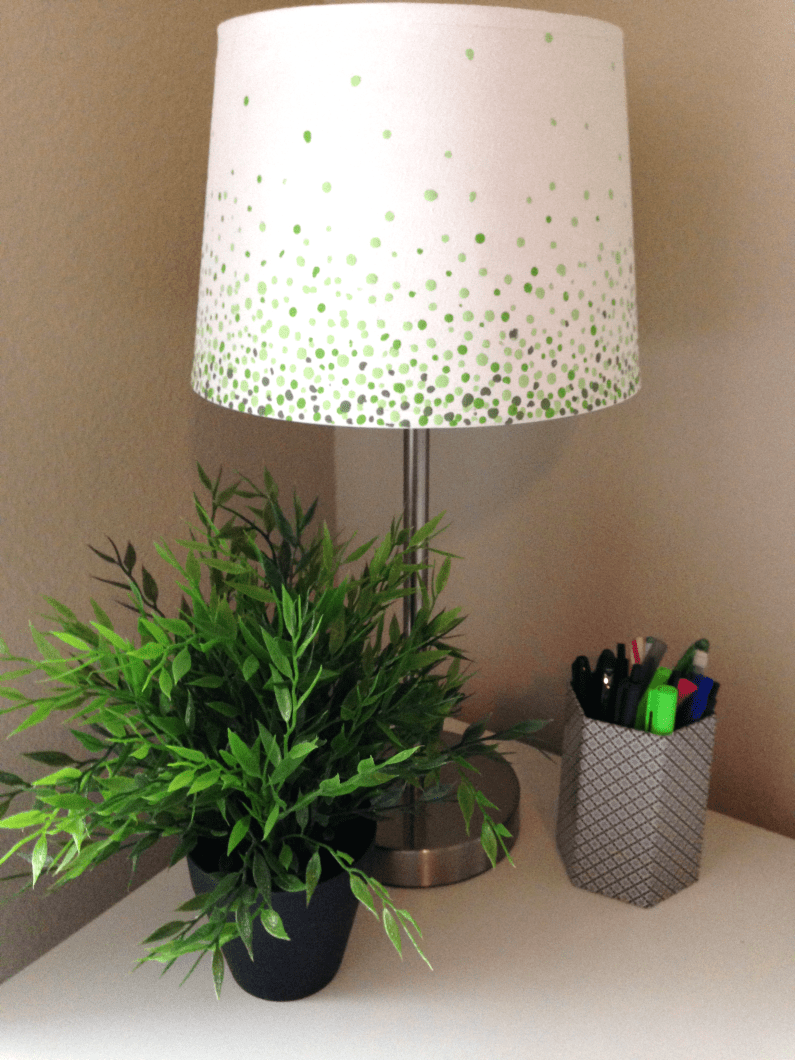 Lamp Revamp - Lamp with ombre green dots