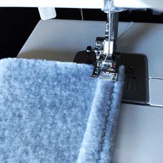 DIY Pom Pom Blanket by Bunny Baubles 2