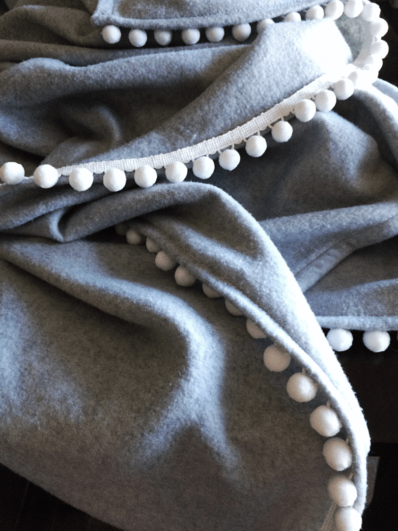 DIY Pom Pom Blanket by Bunny Baubles 8