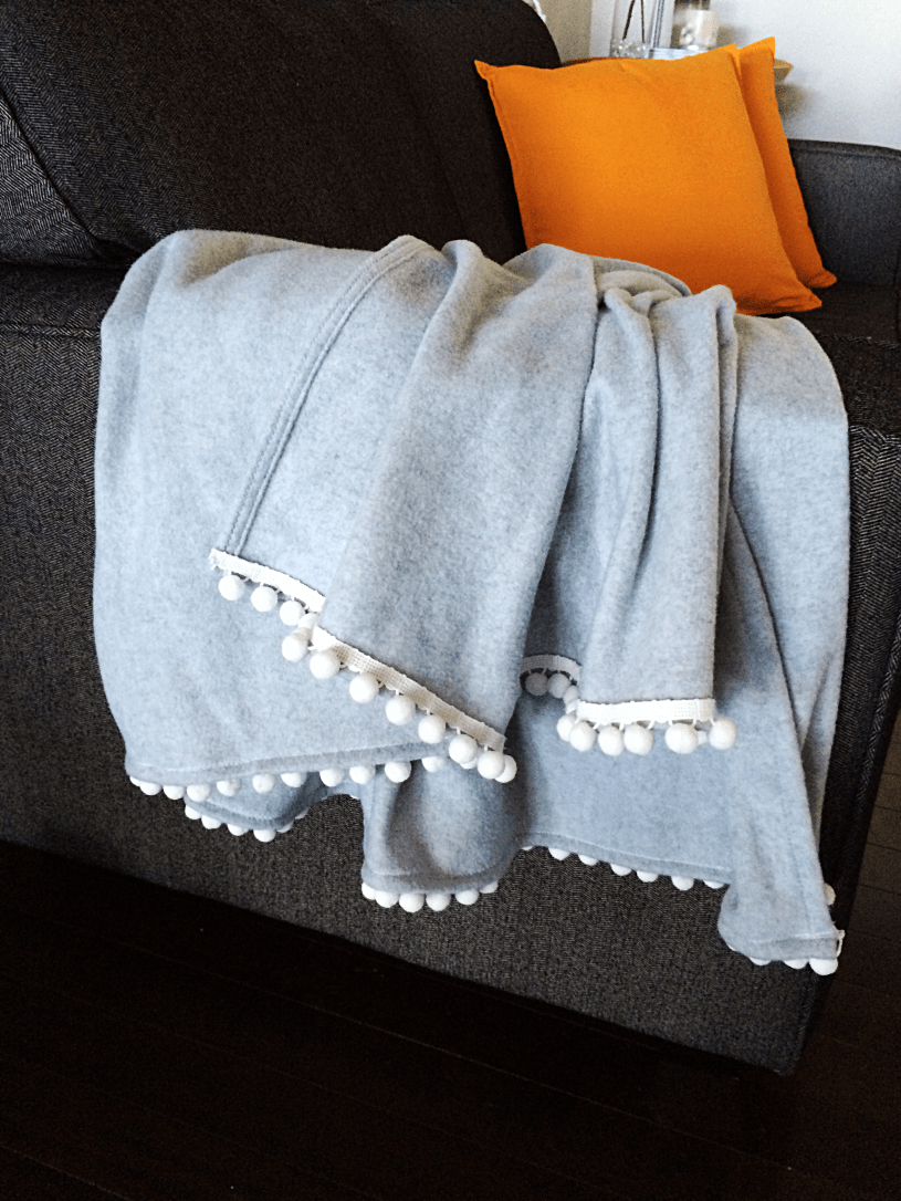 DIY Pom Pom Blanket by Bunny Baubles 9