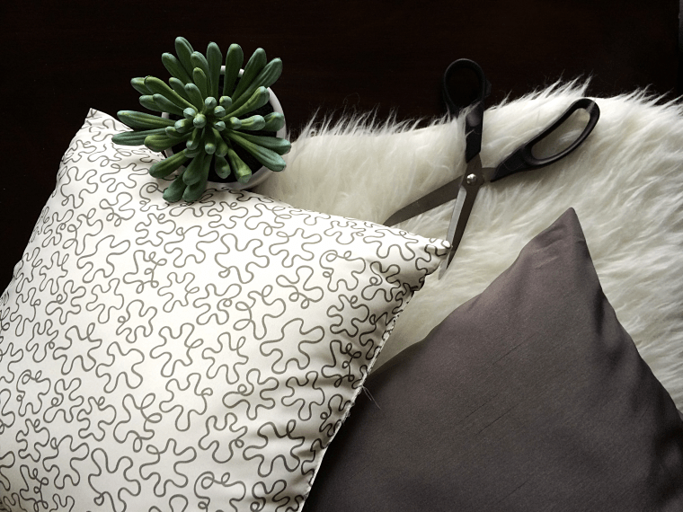 DIY Fur Pillow Case by Bunny Baubles 1