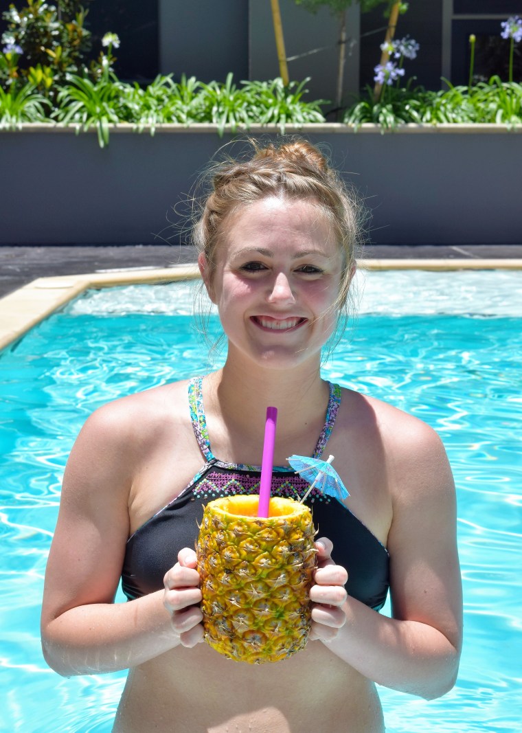 DIY Pineapple Cups with Daiquiri recipe