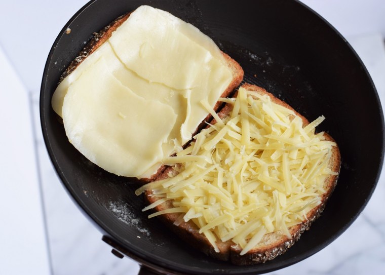 grilled-cheese-with-caramelized-onion-chutney-by-bunny-baubles-2