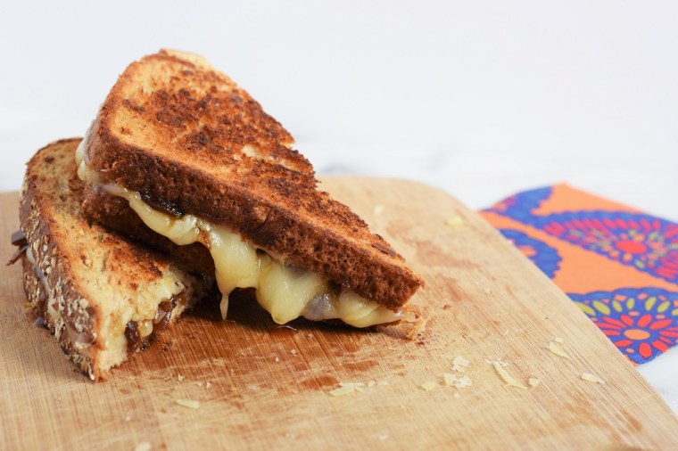 grilled-cheese-with-caramelized-onion-chutney-by-bunny-baubles-3