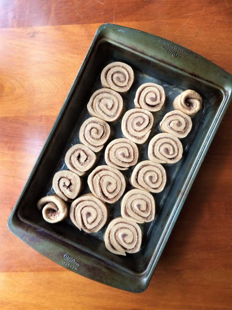 homemade-cinnamon-rolls-by-bunny-baubles-blog-3
