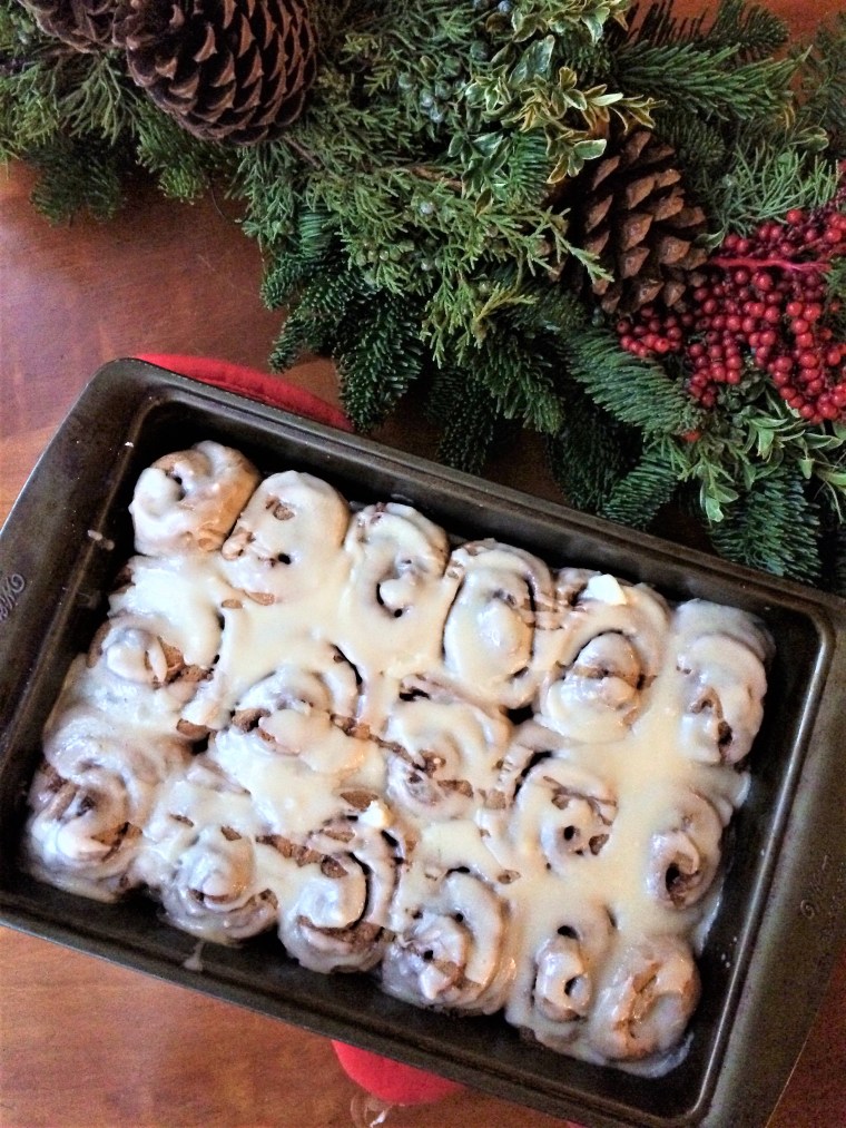 homemade-cinnamon-rolls-by-bunny-baubles-blog-7
