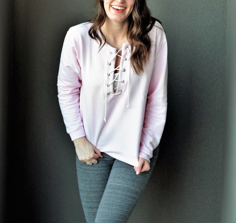 diy-lace-up-sweatshirt-by-bunny-baubles-2