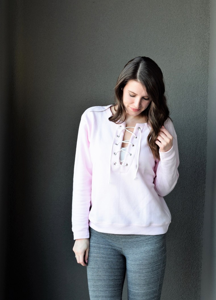 diy-lace-up-sweatshirt-by-bunny-baubles-3