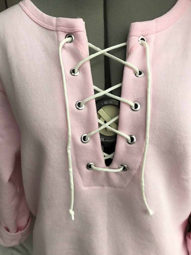 diy-lace-up-sweatshirt-by-bunny-baubles-9